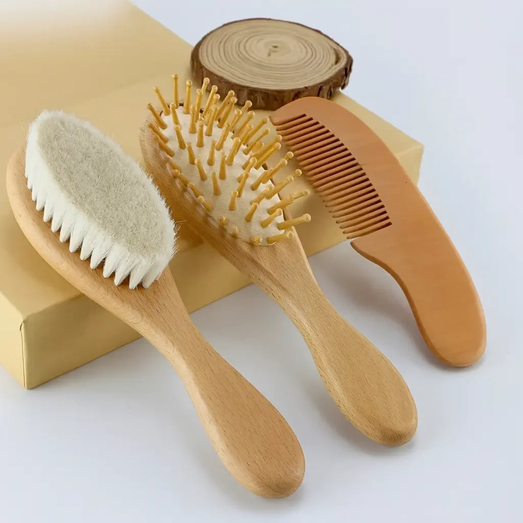 Kit 3 Escova e Pente Bebê Madeira Cerdas Naturais Anti Frizz Minizen