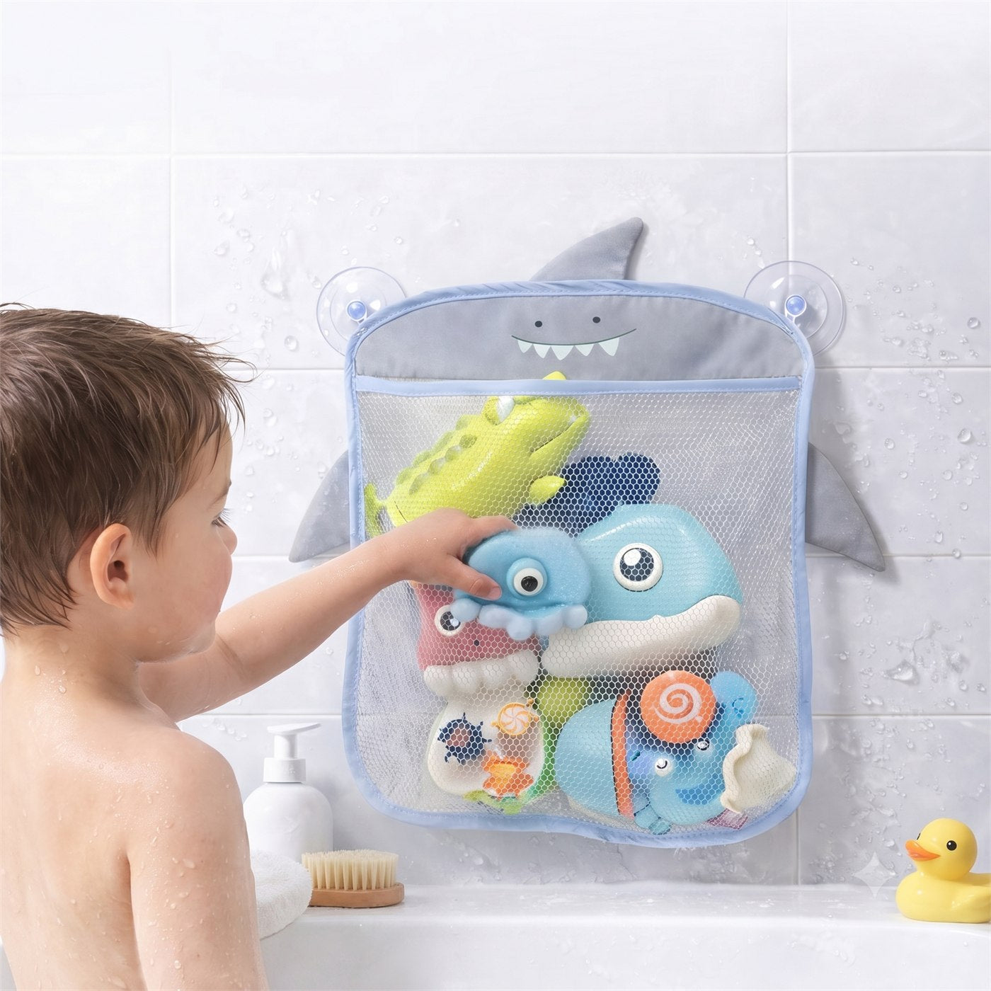 Organização de brinquedos e itens infantis no banho